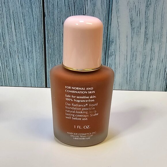 Mary Kay Day Radiance Liquid Foundation - Cinnamon Bronze  #1079 - NIB Old Stock - Picture 3 of 7